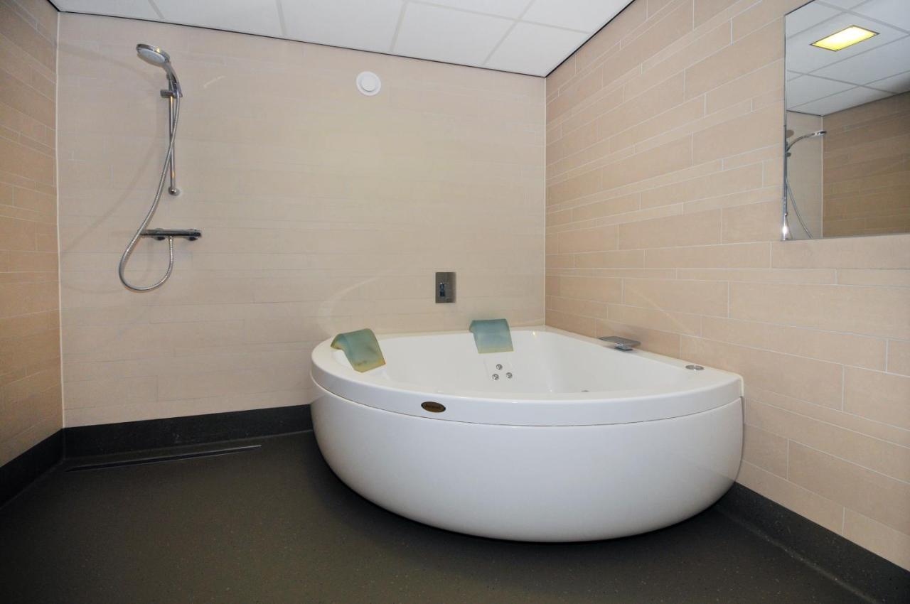 Camping de Duinhoeve Chalet Zeeland NOT FOR COMPANIES Burgh-Haamstede Buitenkant foto